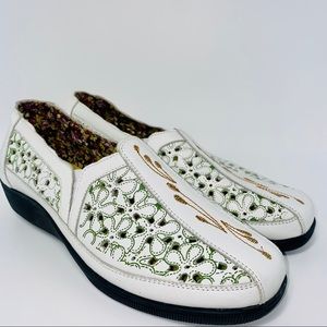 GRAVITY DEFYER CREAM MULINA LEATHER LOAFER SZ 10.5